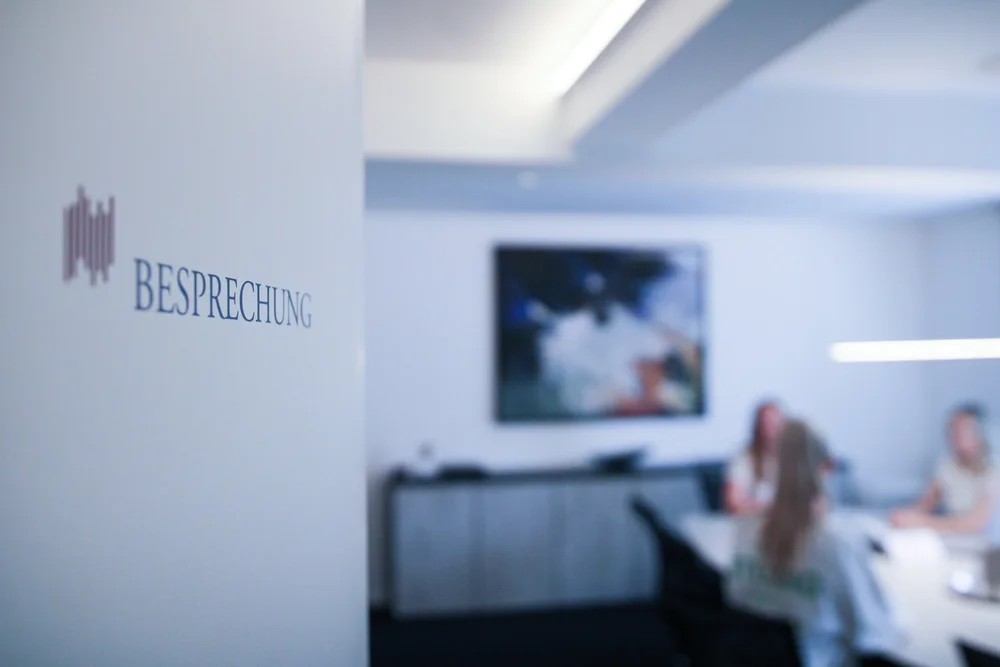 Kanzlei Kopp und Partner Meppen – Moderner Besprechungsraum für Mandantengespräche